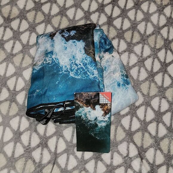 New Whitley Willows Reversible Microfiber Packable Towel 35" x 70" Cliff - Picture 3 of 7